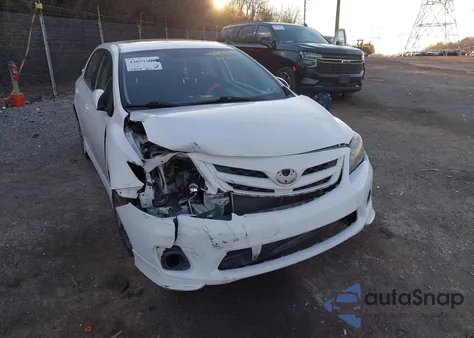 2013 Toyota Corolla S z USA, uszkodzony, nr VIN 2T1BU4EE3DC967111